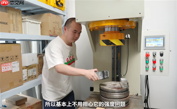 iPhone Air液压机暴力抗弯测试:100公斤终于压断了