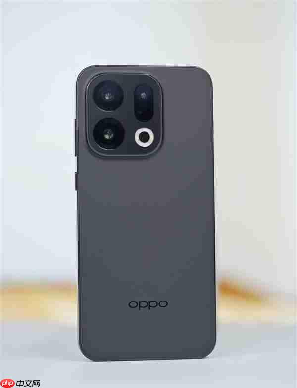 7025mAh超大電池！OPPO Find X9圖賞