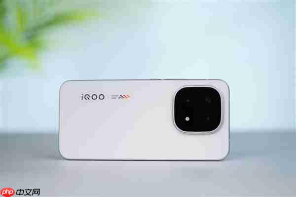 首发2K三星珠峰屏 一眼通透！iQOO 15图赏