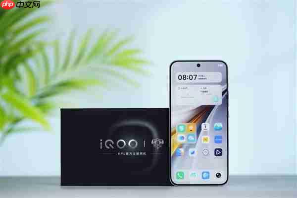 首发2K三星珠峰屏 一眼通透！iQOO 15图赏