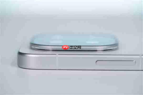 首发2K三星珠峰屏 一眼通透！iQOO 15图赏