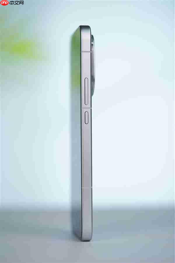 首发2K三星珠峰屏 一眼通透！iQOO 15图赏