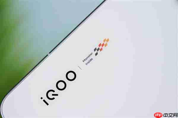 首发2K三星珠峰屏 一眼通透！iQOO 15图赏