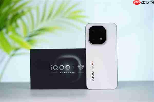 首发2K三星珠峰屏 一眼通透！iQOO 15图赏