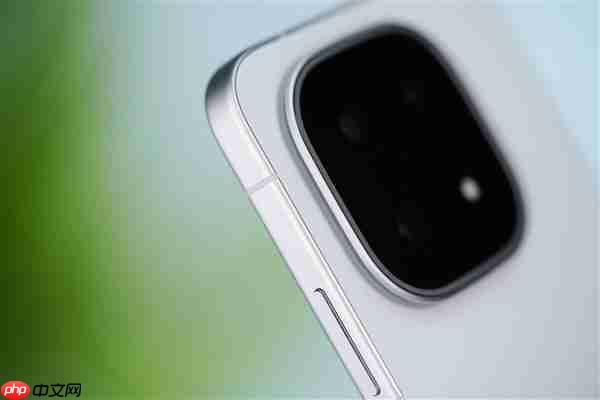 首发2K三星珠峰屏 一眼通透！iQOO 15图赏