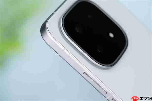 首发2K三星珠峰屏 一眼通透！iQOO 15图赏