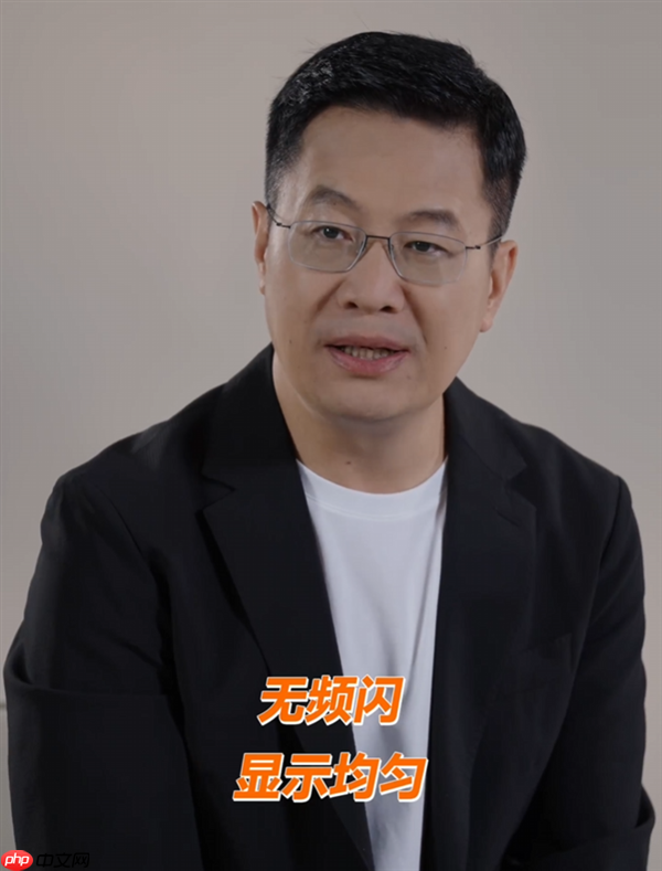 卢伟冰晒REDMI K90 Pro Max与iPhone 17 Pro Max屏幕对比:护眼碾压