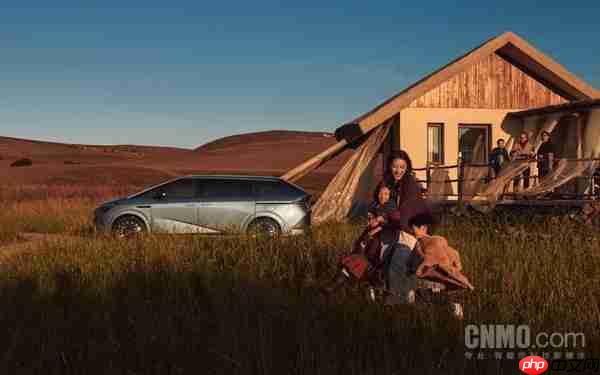 小鹏X9超级增程首发极光青配色：综合续航达1602km