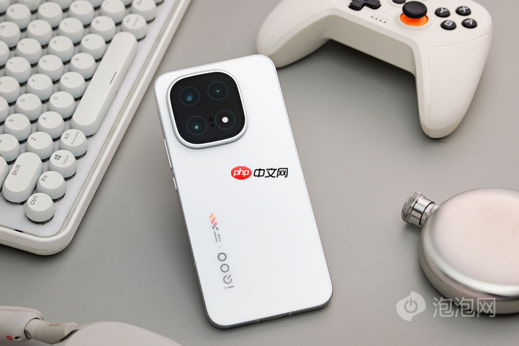 iQOO 15开售:2K珠峰屏+自研Q3芯片 重塑手游视效新标杆