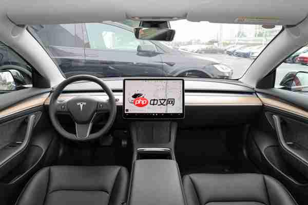 HW3老车主终于等来盼头!特斯拉:明年二季度推轻量版FSD V14