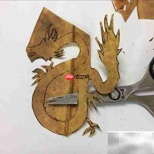 树叶贴画:巧手绘中国龙