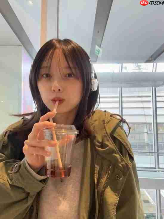 《寂静岭f》女主晒出新美照！优雅从容又俏皮十足