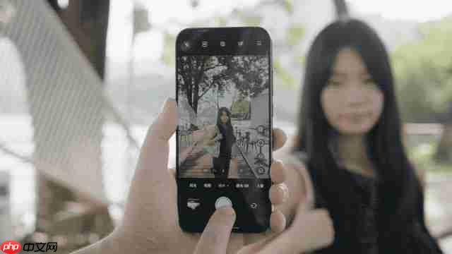 当“街拍哲学”遇见“手机旗舰”——真我 GT8 Pro 深度评测