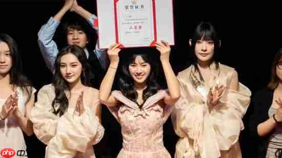 性转题材!全新真人视觉小说上线!一觉醒来宅男变美女