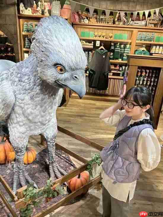 《寂静岭f》美女脸模晒美照：与游戏内形象判若两人