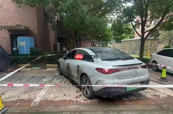 奔驰电动车小区地库起火:预约充电结束后热失控