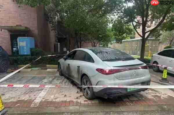 奔驰电动车小区地库起火:预约充电结束后热失控