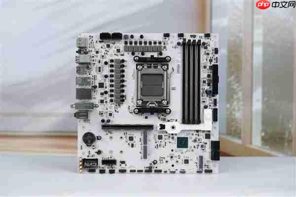 白色高颜值主板！七彩虹CVN B850 ARK FROZEN v14方舟图赏