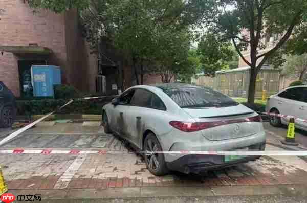 36万的奔驰EQE地库起火烧毁多车 车主:厂家只赔15万 36万的奔驰EQE地库起火烧毁多车 车主:厂家只赔15万