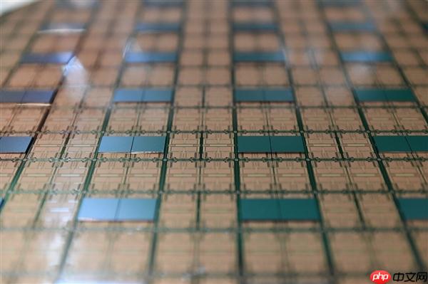 首次！中国芯片领域取得新突破 改进光刻胶缺点：提升7nm及以下先进制程良率