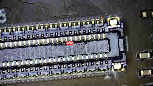 严重警告!RTX 5090 FE内部接口十分脆弱 坏了根本没法修