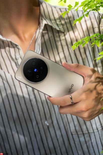 蔡司 2 亿影像王牌登场！vivo X300 Pro 拍巨片，巨出片！