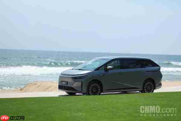 同级最舒适!小鹏公布X9超级增程二排零重力座椅信息