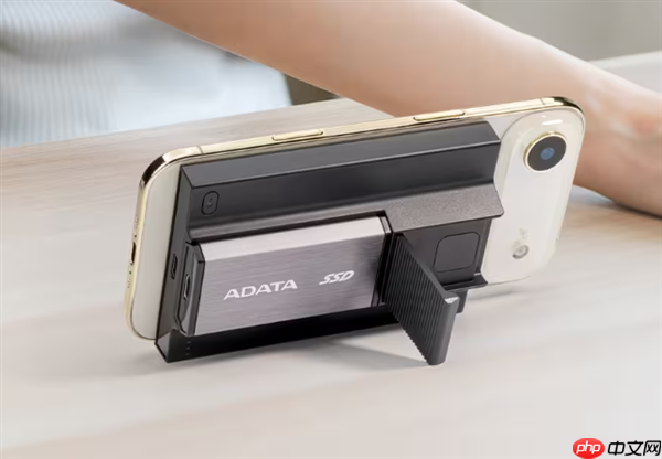 全球首款!威刚推出移动电源+固态硬盘二合一SR800