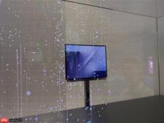 华为唯一对手：三星三折叠屏实机首次公开展出！采用内折方案