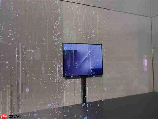 华为唯一对手:三星三折叠屏实机首次公开展出!采用内折方案