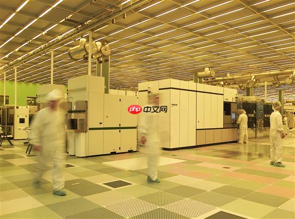 Intel挖走台积电EUV及2nm工艺功臣罗唯仁：75岁身价20亿