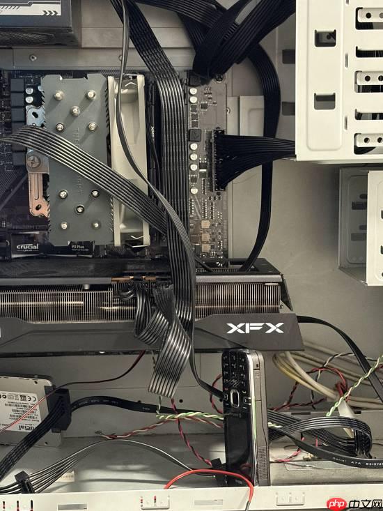 网友晒显卡支架:诺基亚怒顶显卡