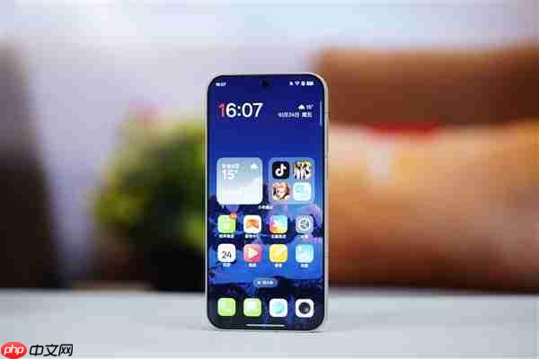 行业第一块165Hz高刷高分屏!一加15图赏