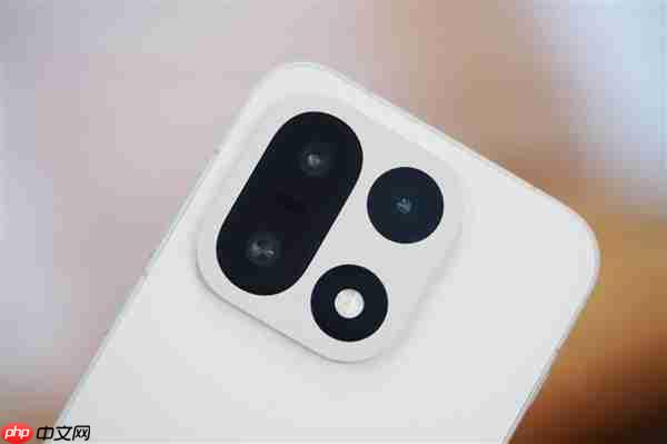 行业第一块165Hz高刷高分屏!一加15图赏