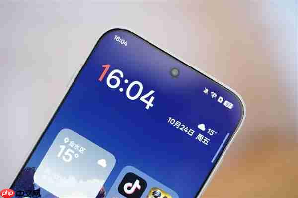 行业第一块165Hz高刷高分屏!一加15图赏