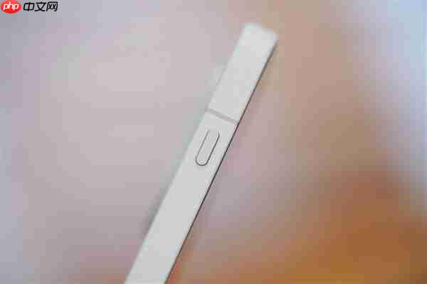 行业第一块165Hz高刷高分屏!一加15图赏