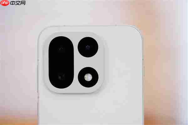 行业第一块165Hz高刷高分屏!一加15图赏