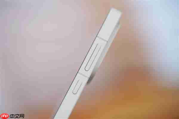 行业第一块165Hz高刷高分屏!一加15图赏