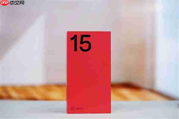 行业第一块165Hz高刷高分屏!一加15图赏