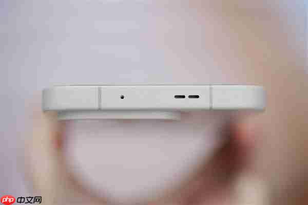 行业第一块165Hz高刷高分屏!一加15图赏