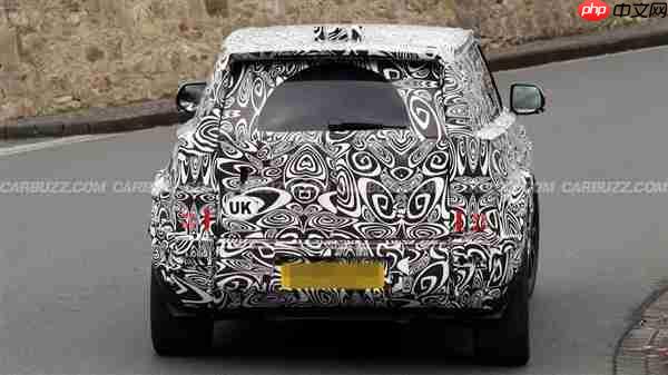 纯电“小卫士”要来了!路虎新成员曝光:硬派造型、800V平台