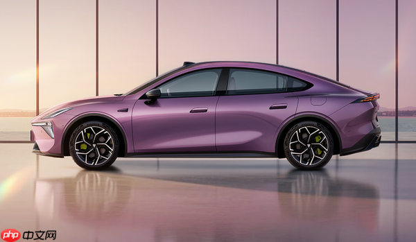 深蓝L06开启预售 配法拉利同款磁流变悬架 13.99万起