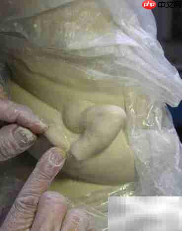 中国龙纹陶瓷瓶制作