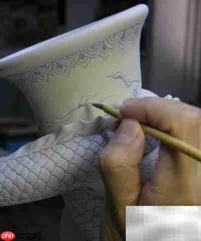 中国龙纹陶瓷瓶制作