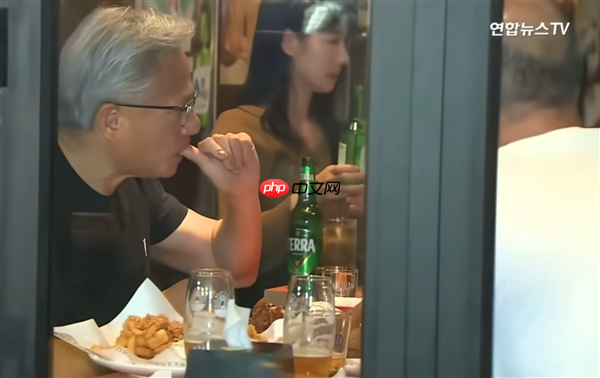 时隔15年访韩 黄仁勋与三星李在镕、现代汽车郑义宣吃炸鸡、喝交杯酒