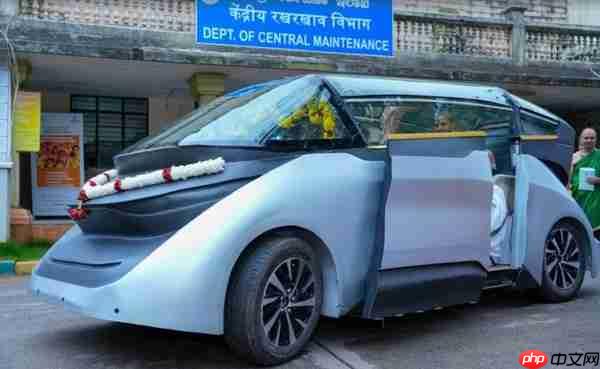 印度首辆无人驾驶汽车亮相:经6年研发 100%本土创新