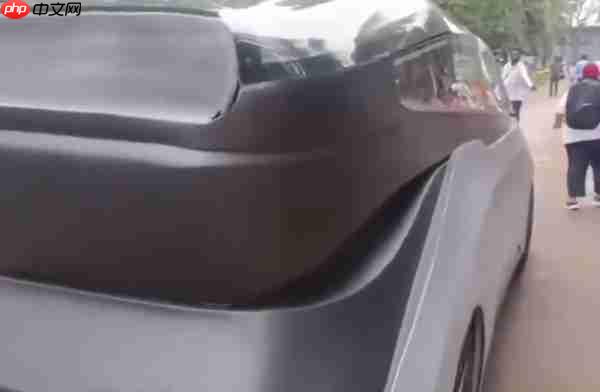 印度首辆无人驾驶汽车亮相:经6年研发 100%本土创新