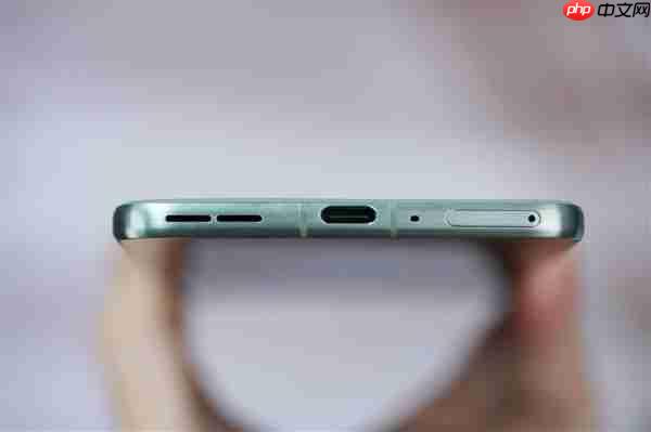 5.99mm超薄机身!联想moto X70 Air图赏