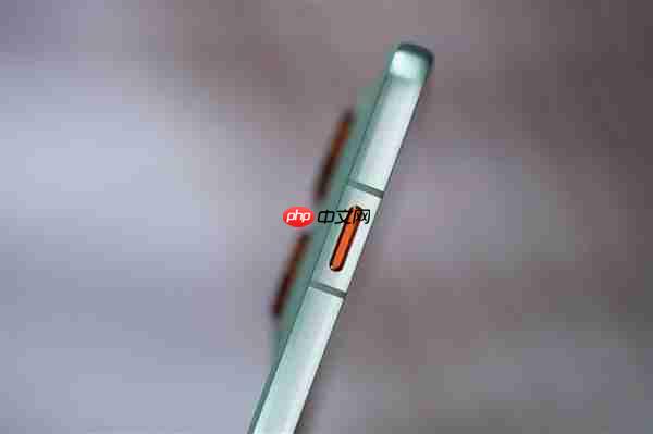 5.99mm超薄机身!联想moto X70 Air图赏