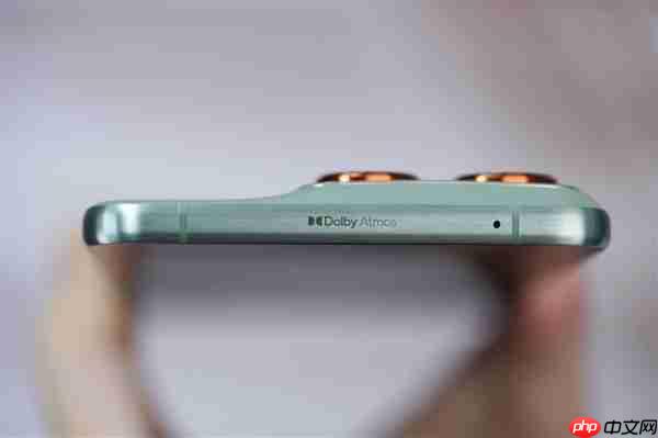 5.99mm超薄机身!联想moto X70 Air图赏